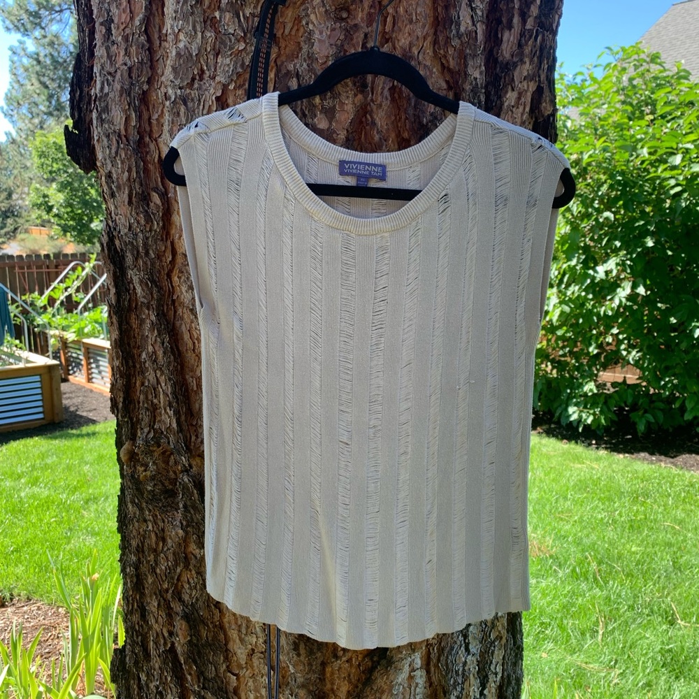 VIVIENNE TAM business casual sleeveless top